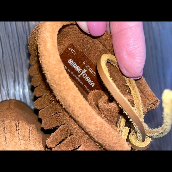 MINNETONKA LACE UP BOOTS WITH FRINGE - Picture 4 of 4